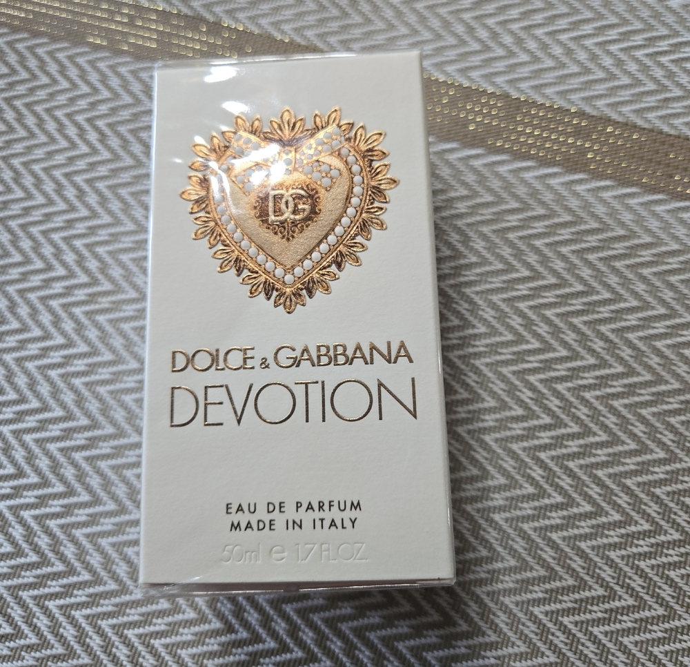 Dolce & Gabbana Devotion Perfume Box in Gold and White